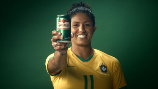 女子サッカーブラジル代表をガラナアンタルチカがサポート！